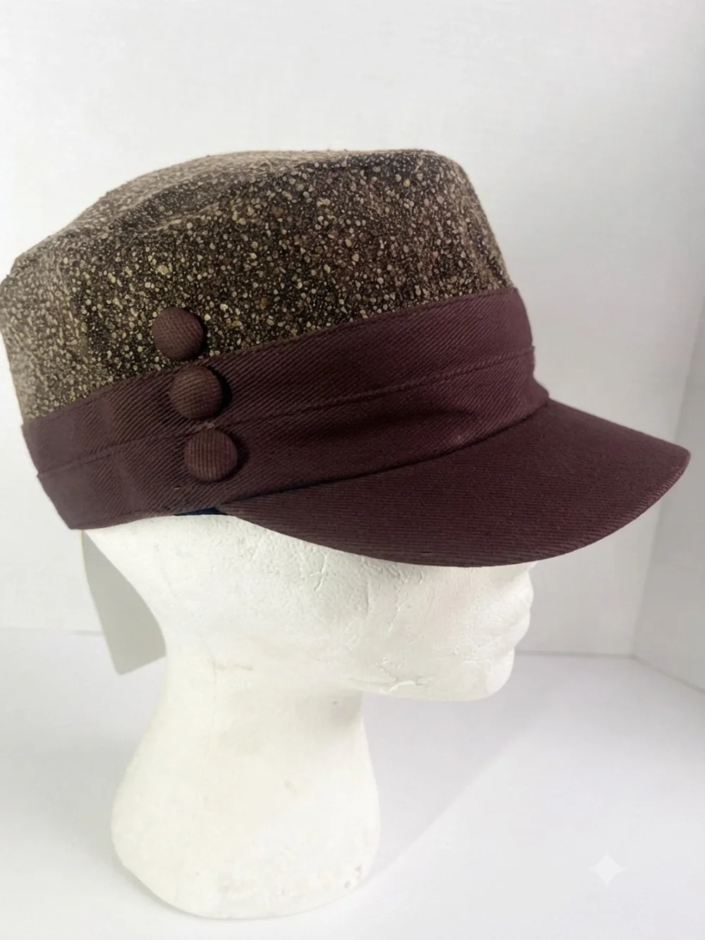 Chic Two-Tone Cadet Cap — Brand New with Tags! 🤎✨